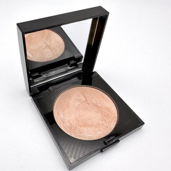 Laura Mercier Matte Radiance Baked Powder Compact Highlight 01 - Golden Nude - Picture 3 of 6